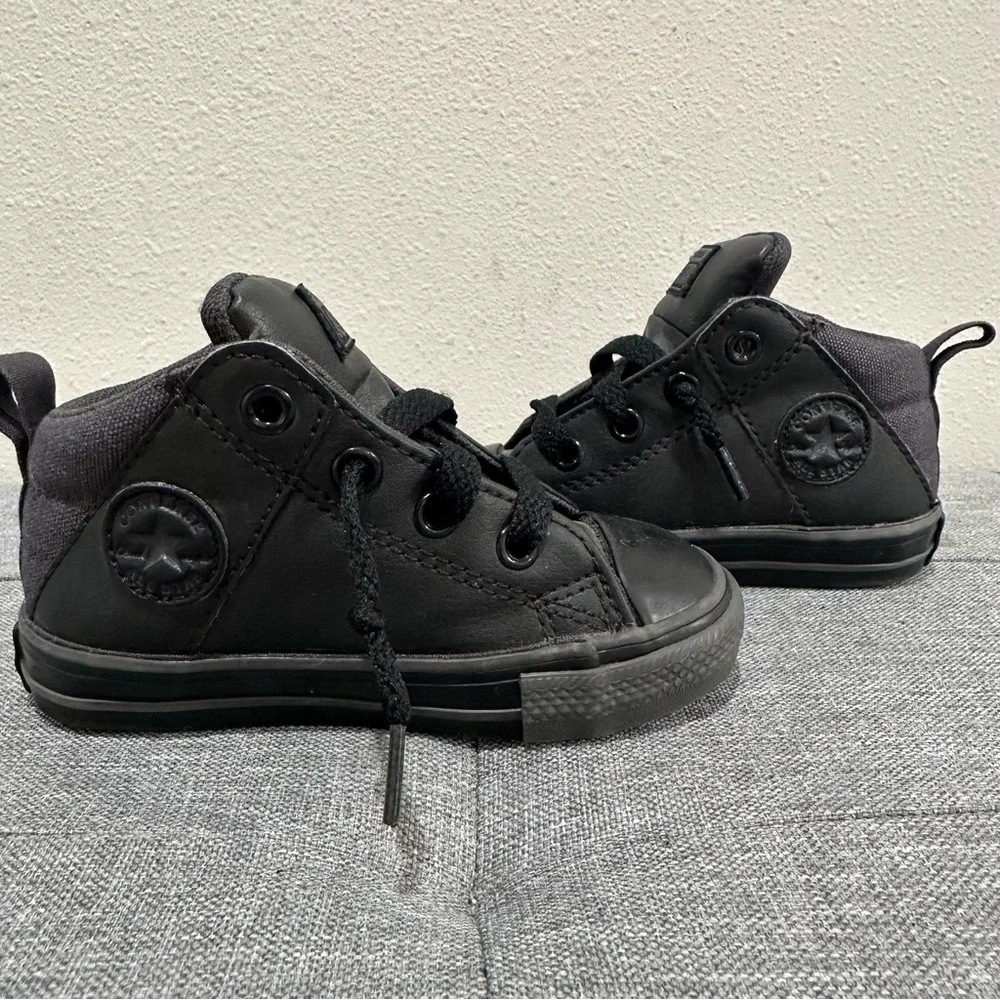 Converse Chuck Taylor All Star Axel Mid Sneakers